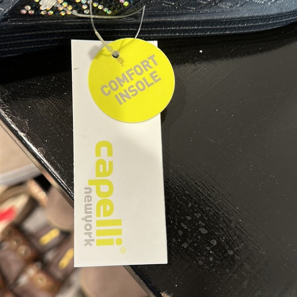 Capelli Flip Flops NWT - Picture 3 of 4